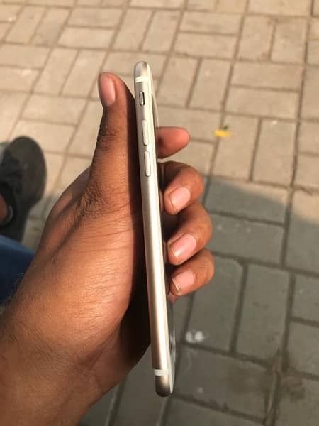 i am selling my iphone 7 128 gb 3