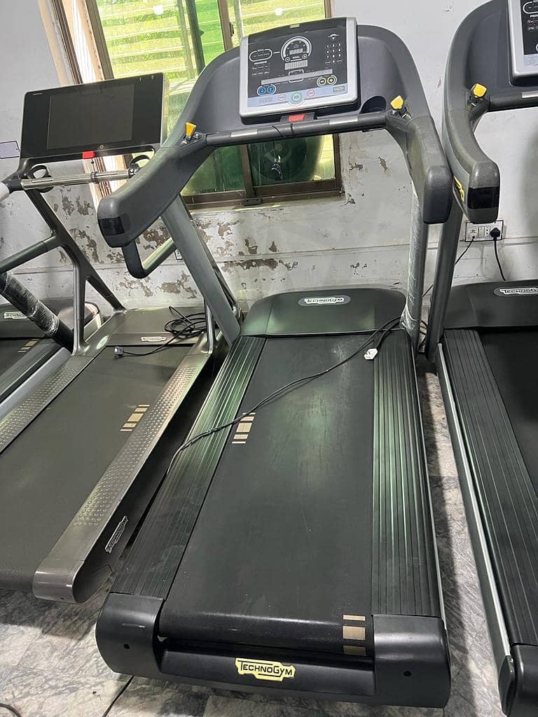 treadmills Technogym Refurbished Running Machine Ellipticals dumbbells 3