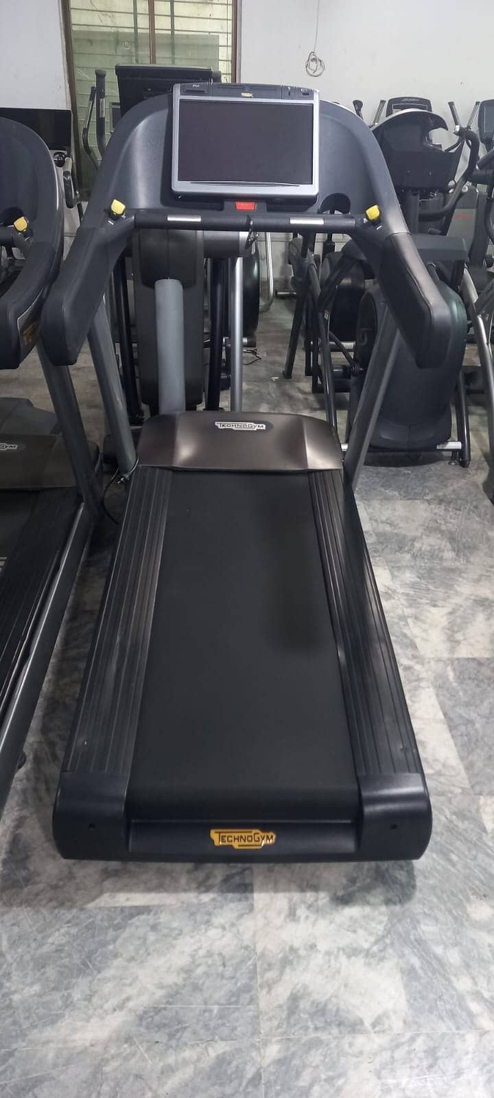 treadmills Technogym Refurbished Running Machine Ellipticals dumbbells 4