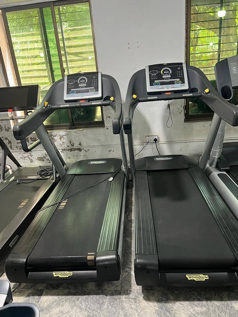 treadmills Technogym Refurbished Running Machine Ellipticals dumbbells 10