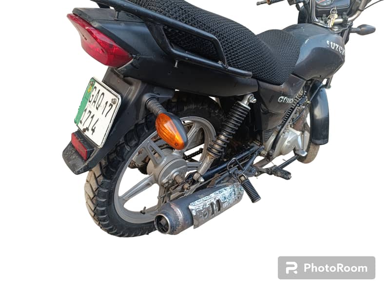 Black Suzuki GD 110 with tubeless tyre 8