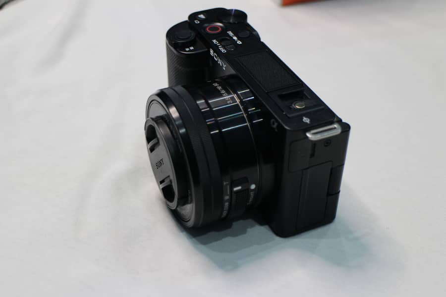 Sony ZV-E10 / 16-50mm Lens 1