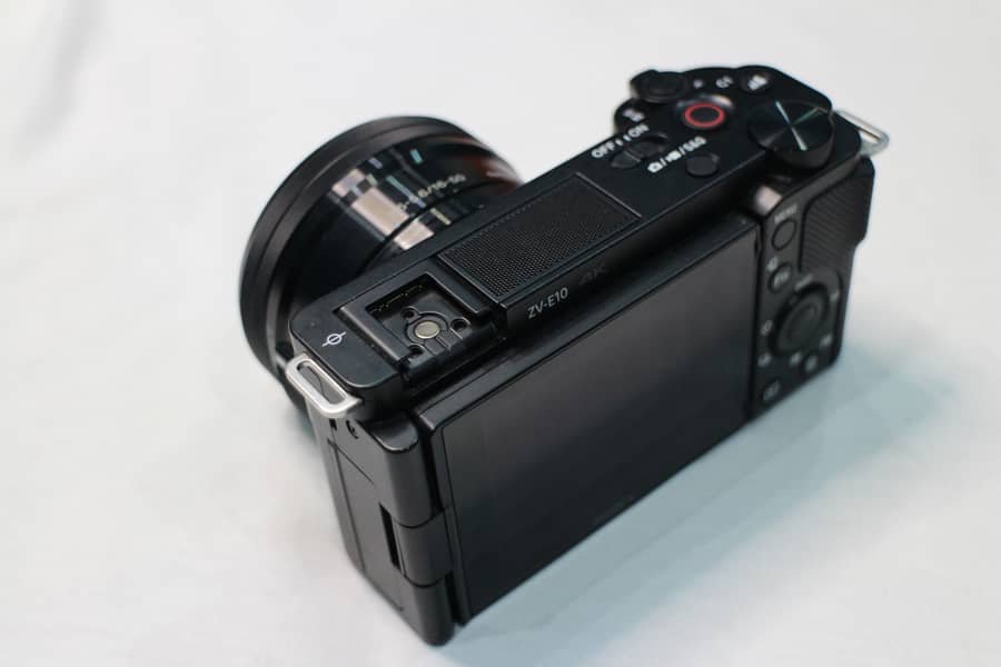 Sony ZV-E10 / 16-50mm Lens 4