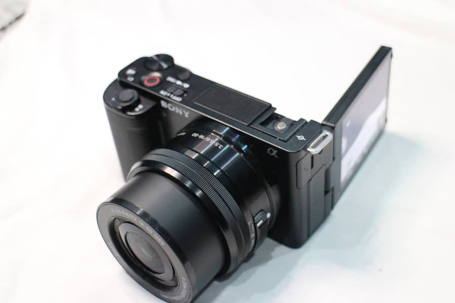 Sony ZV-E10 / 16-50mm Lens 5