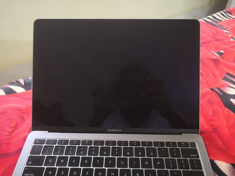 MacBook Air 2019 (Retina - 13.3-inch) 3