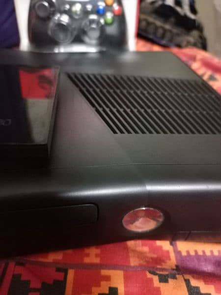 Xbox 360 slim just new 3