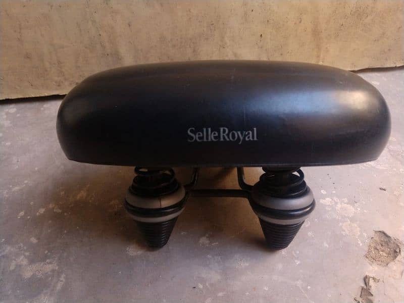 Cycle Seat 10" inches wide  Big with Shock absorbers 1