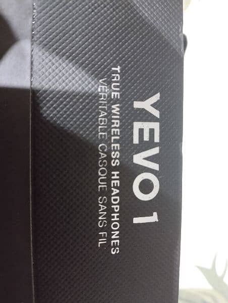 Yevo 1 Wireless Bluetooth Earphone 4