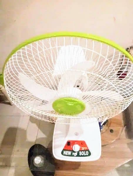 New Large battery 18 inch Rechargeable Fan 4 hr/ Chargeable / charging 8