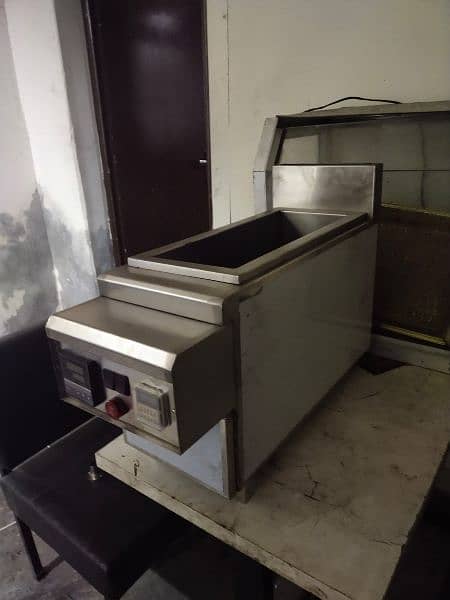 Deep fryer new model table top single basket 10 litre, pizza oven also 2