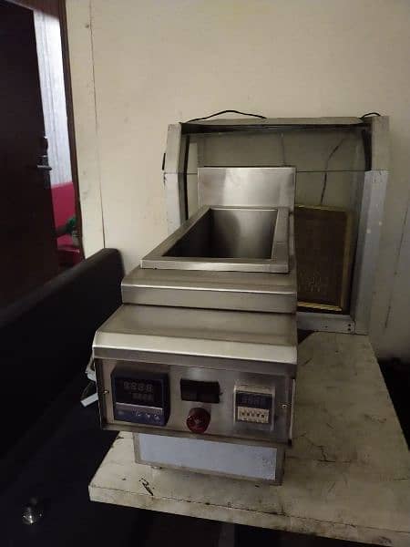 Deep fryer new model table top single basket 10 litre, pizza oven also 3