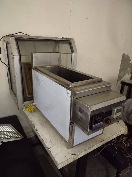 Deep fryer new model table top single basket 10 litre, pizza oven also 4