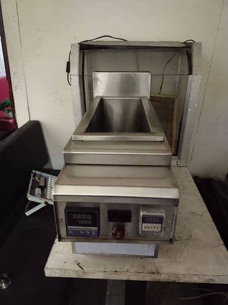 Deep fryer new model table top single basket 10 litre, pizza oven also 5