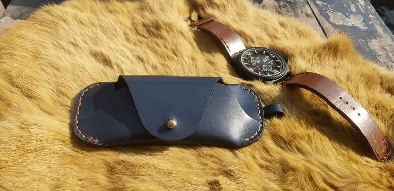 Hand-made leather sunglasses case 4