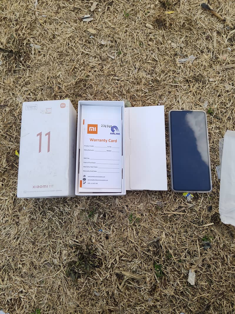 I'm selling my personal Xiaomi 11t 8/128 full box 3