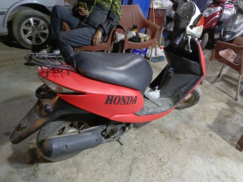 united 100cc scooty available contact at 03004142432 8