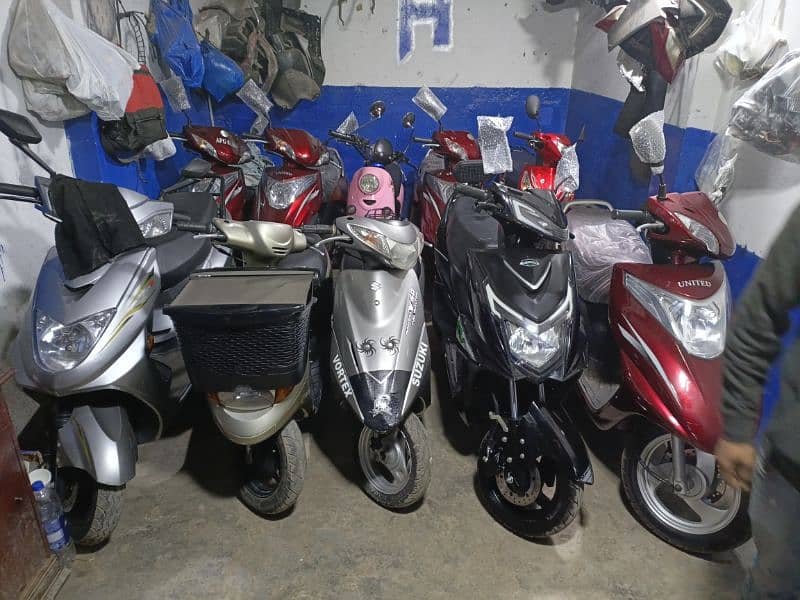 united 100cc scooty available contact at 03004142432 10