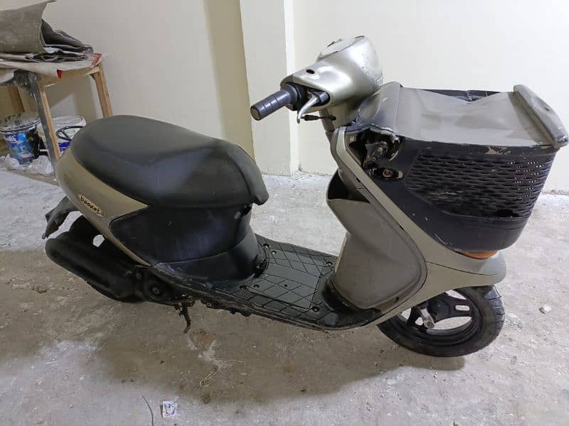 united 100cc scooty available contact at 03004142432 11