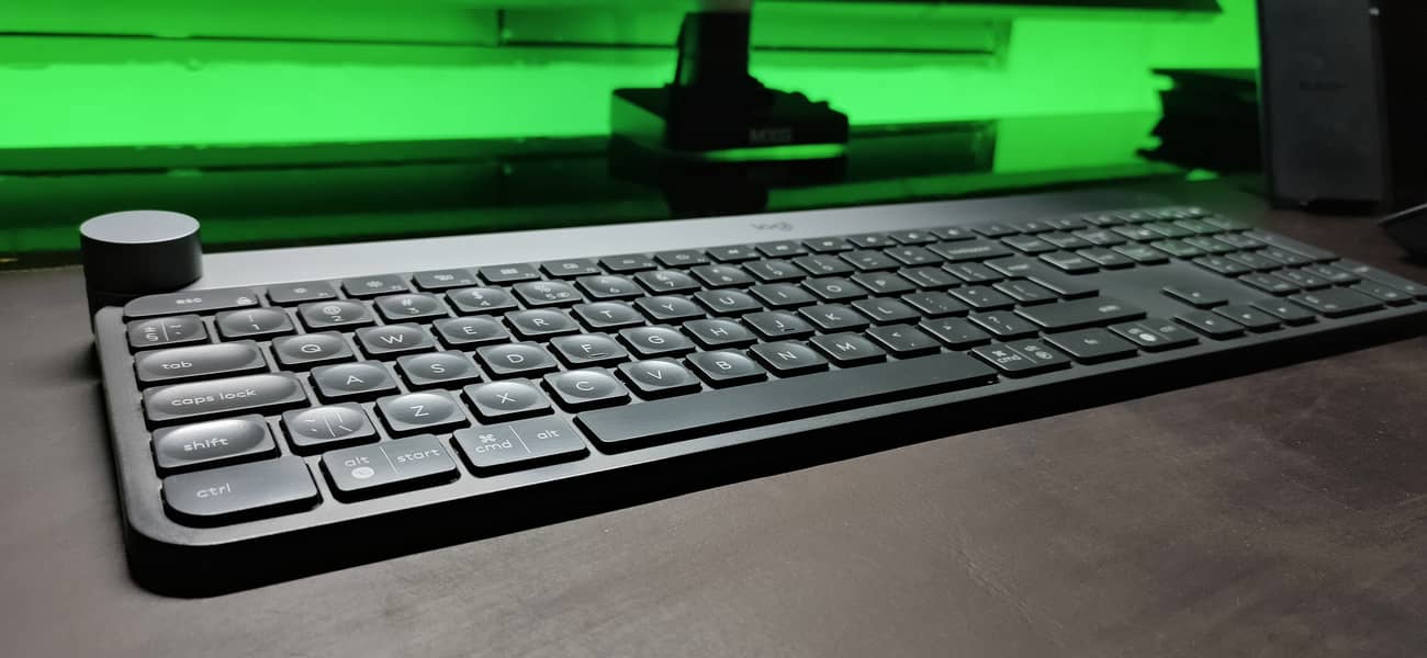 LOGITECH CRAFT Backlit Wireless Keyboard 7