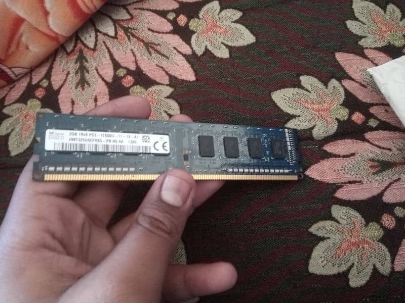 2 GB ram PC DDR3 2