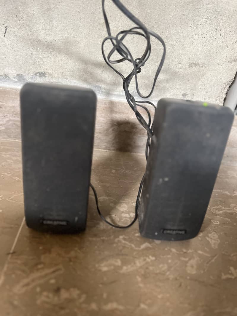 Creative speakers in used conditions 0