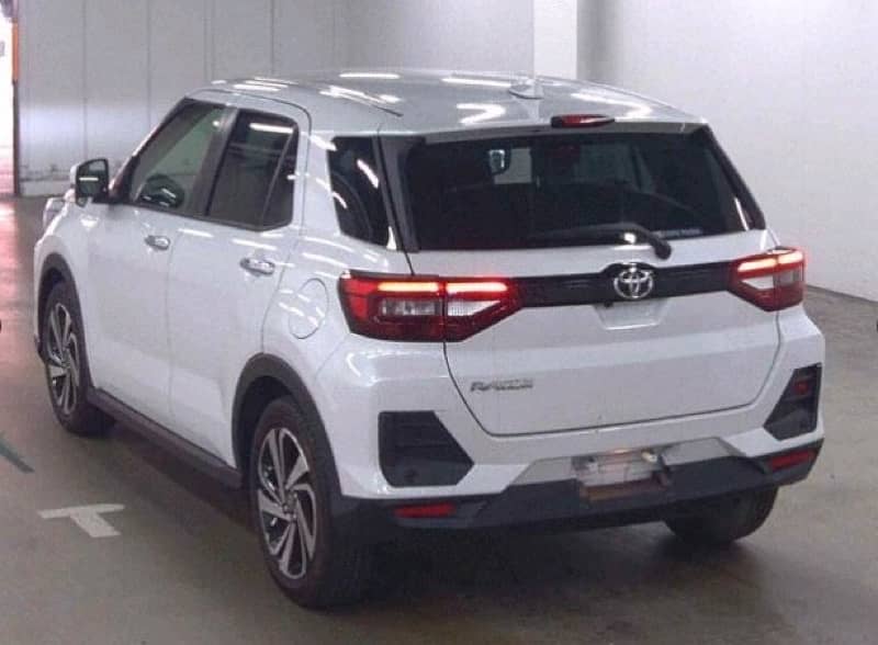 Toyota raize 2021 pearl white 2
