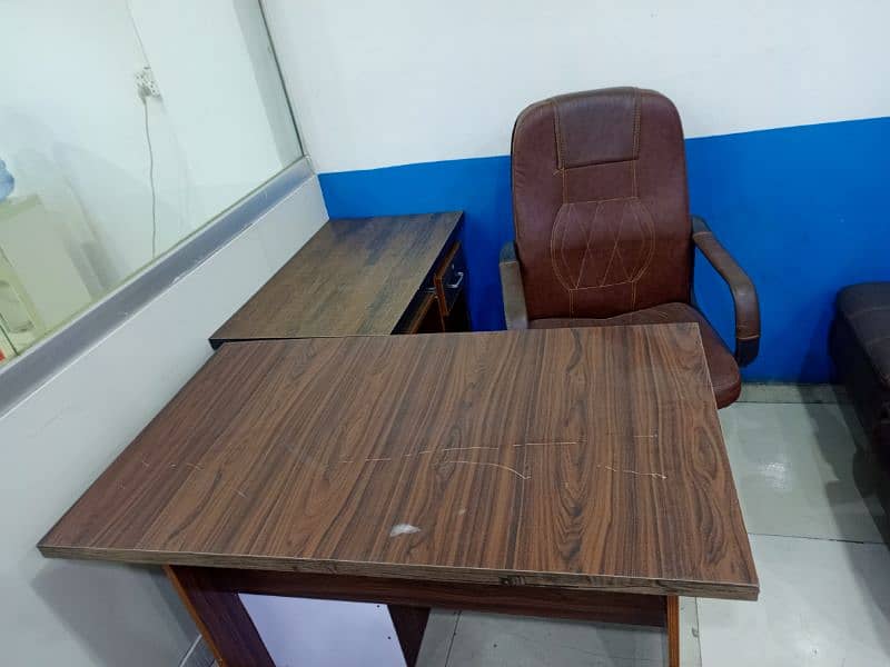 office table and sid table brand new just 2week use with one chair 4