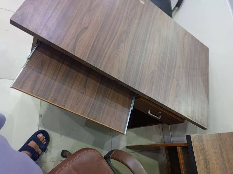 office table and sid table brand new just 2week use with one chair 6