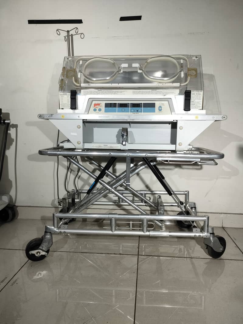 Baby Incubator UK USA Imported, infant Baby Warmer, resuscitation unit 2