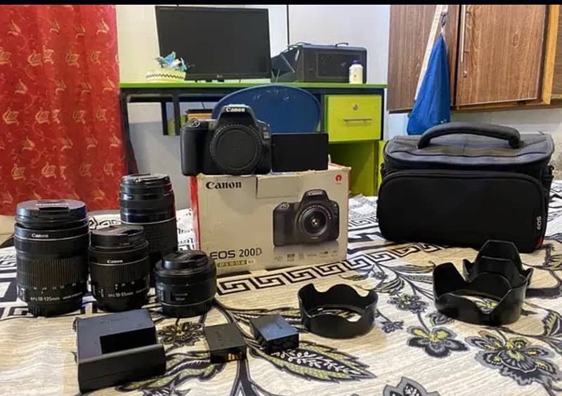 Canon 200D with 50mm stm 18-135mm 18-55 75-300mm 3