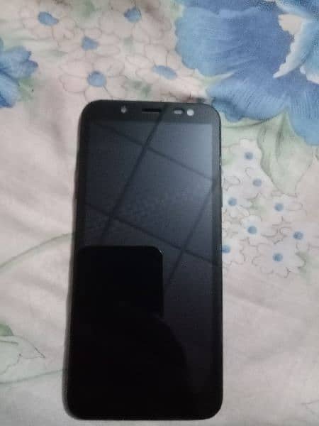 am selling my Samsung Galaxy a6 with cover 0