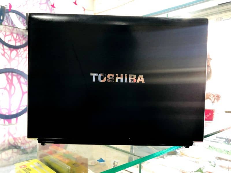 toshiba i5 3rd genration 10/10 condition with orignal charge bag 4/320 4