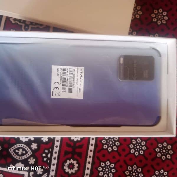 I'm selling my vivo y21 with box and charger 0