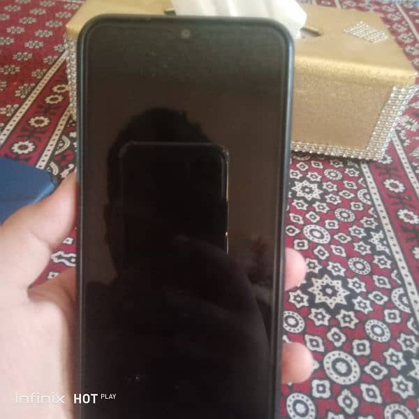 I'm selling my vivo y21 with box and charger 2