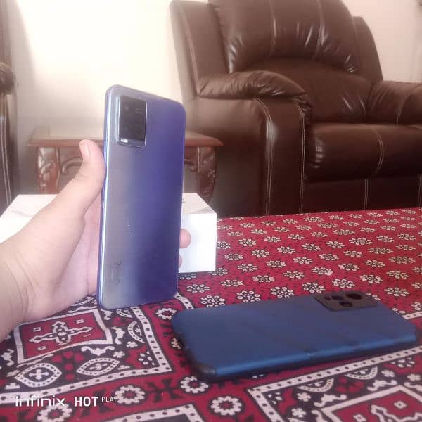 I'm selling my vivo y21 with box and charger 9