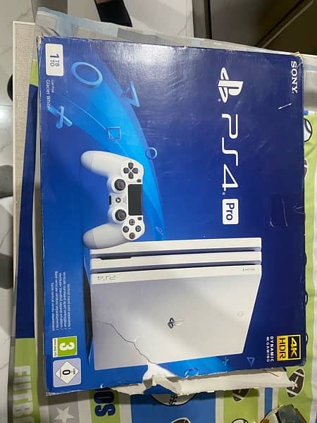 Selling PS4 PRO 1TB 1