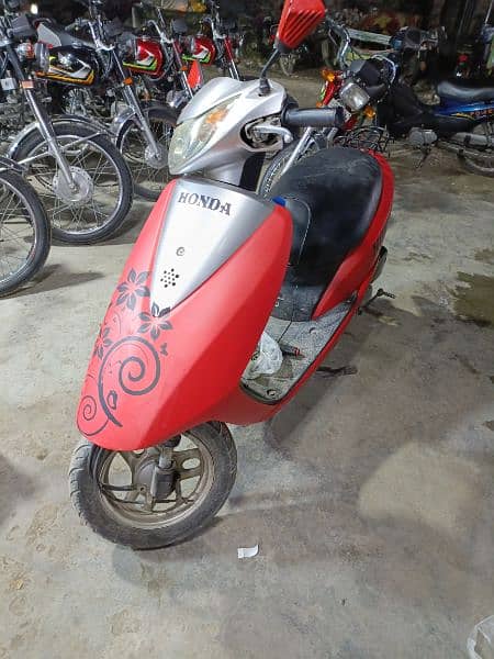 scooties 49cc,electric,100cc contact at 03004142432 2