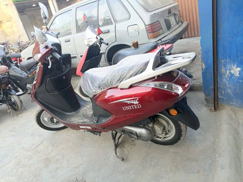 scooties 49cc,electric,100cc contact at 03004142432 7