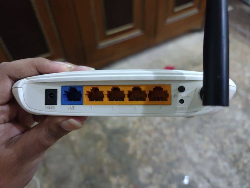 TP-Link Router with UPS 2