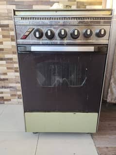 cooking range with glass top and has a 4 burners 0