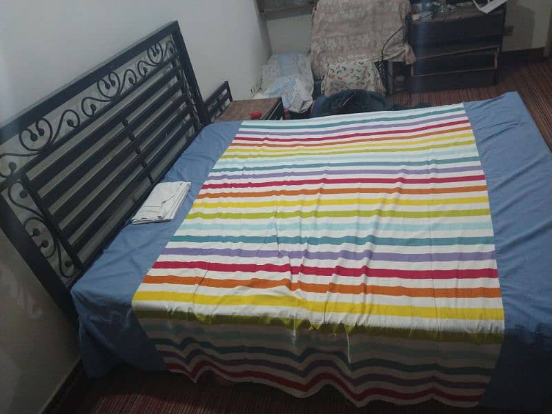 Queen Size Bed Heavy Iron Rod With Free Matress 1