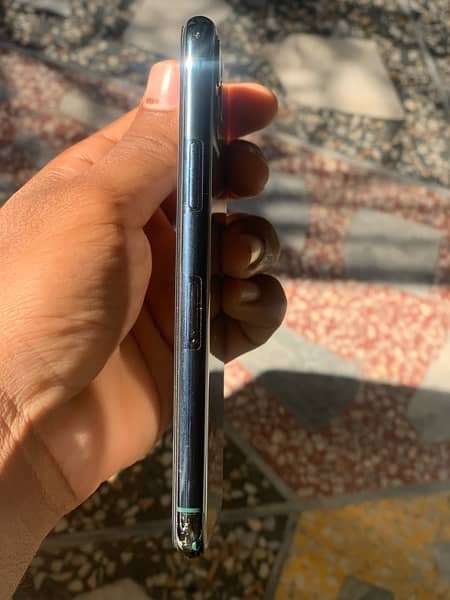iphone 11 pro Non PTA  | waterpack | Back Crack 2