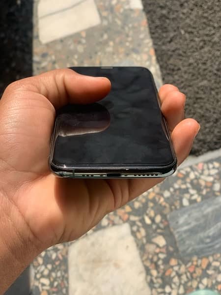 iphone 11 pro Non PTA  | waterpack | Back Crack 4
