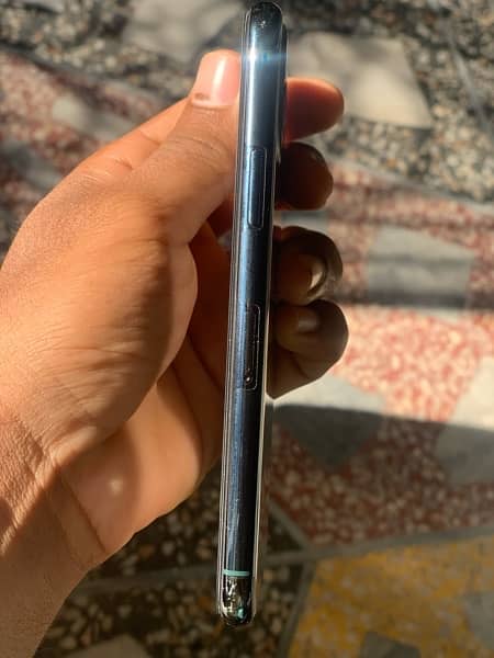 iphone 11 pro Non PTA  | waterpack | Back Crack 5