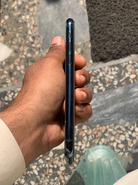 iphone 11 pro Non PTA  | waterpack | Back Crack 6
