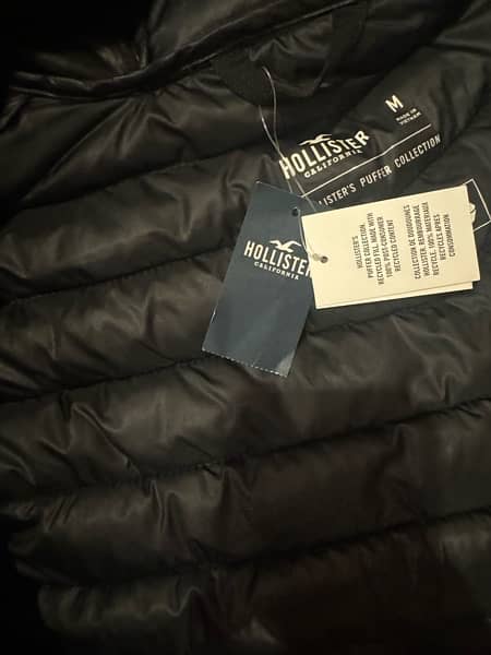 Hollister original puffer jacket. 3