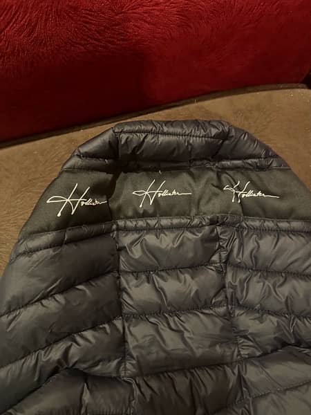Hollister original puffer jacket. 6