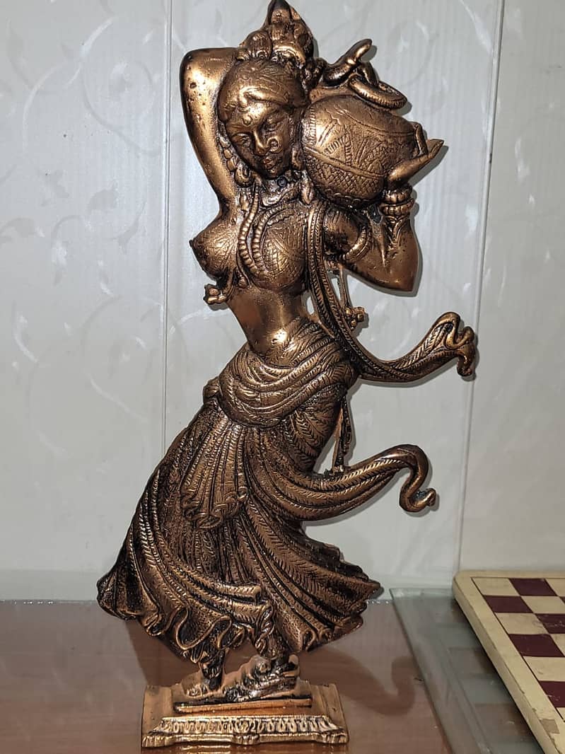 ANTIQUE WORLD PRESENT A WORTSEING HANDMADE SCULPRIT IMPOTED IN METAL 16
