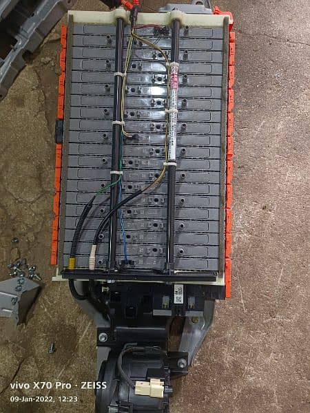 Toyota hybrid battery and abs available 3