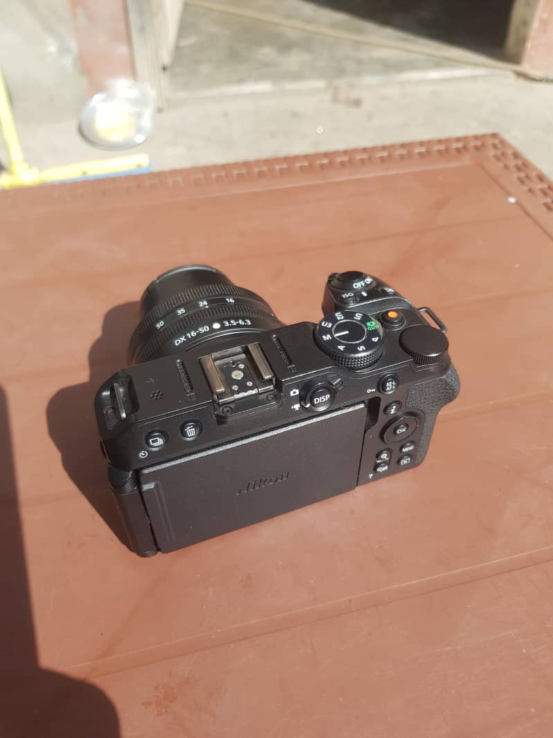 Nikon Z30 Mirrorless Camera with 16-50mm kit Lens 0